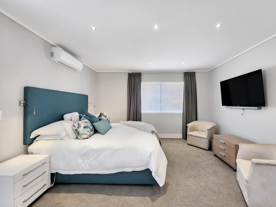 2 Bedroom Property for Sale in Sea Point Western Cape